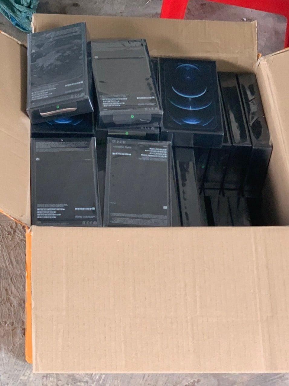 Thu giữ hơn 7.500 điện thoại không rõ nguồn gốc. Thu giữ hơn 7.500 điện thoại không rõ nguồn gốc.