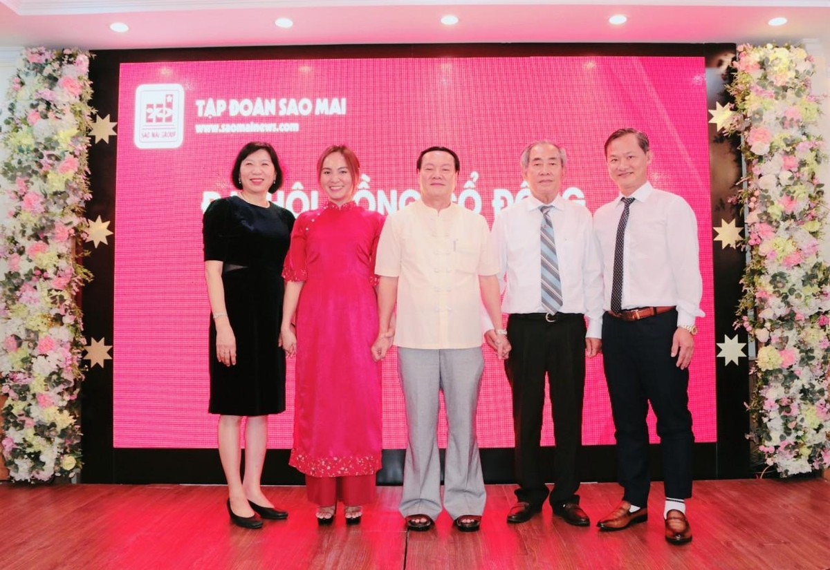 HĐQT ra mắt Đại hội.