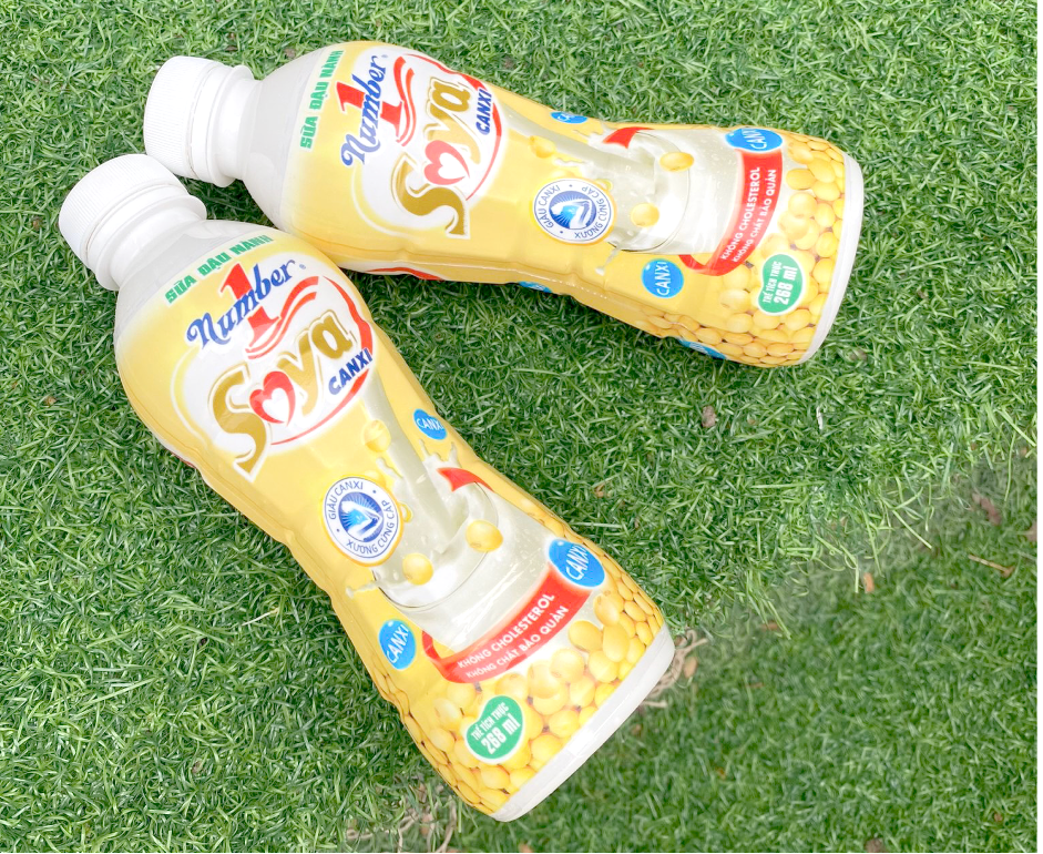 Sữa đậu nành nay được bổ sung thêm Canxi giúp chắc khỏe xương, đảm bảo dinh dưỡng.