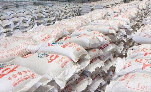 Bột cá Trisedco đóng container chuẩn bị rời cảng.