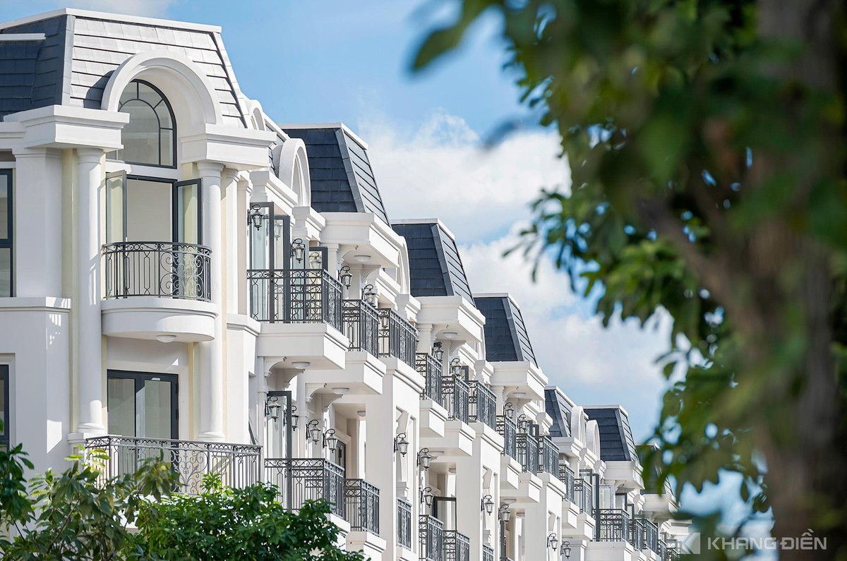 Mỗi ngôi nhà tại The Classia đều có ban công, nhiều cửa sổ để đón ánh nắng cùng không khí trong lành.