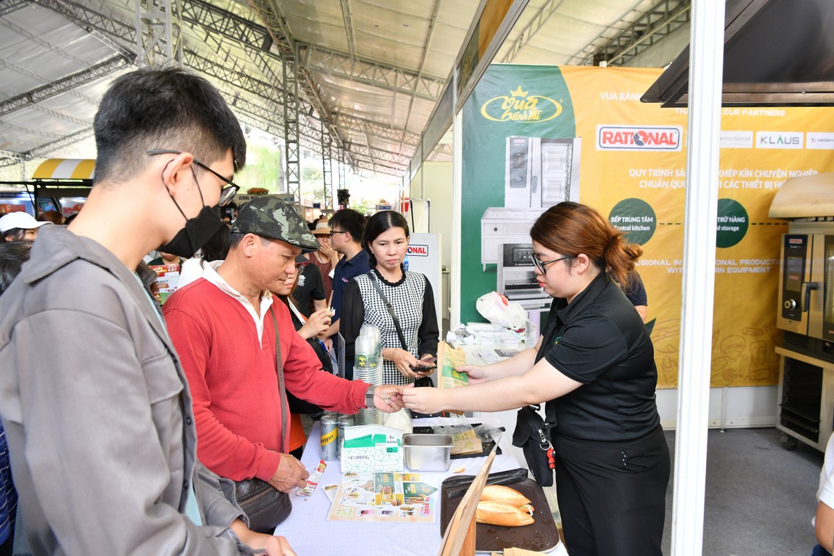 Có 105 món ngon cùng bánh mì được giới thiệu tại lễ hội.