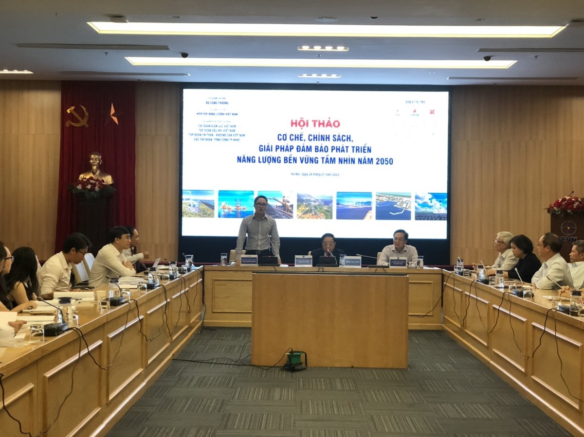 Tại hội thảo các đại biểu cho rằng Quy hoạch điện VII điều chỉnh còn nhiều dự án thuộc ngành điện, dầu khí, công nghiệp than khoáng sản và các tập đoàn, công ty tư nhân đến nay chưa hoàn thành. Ảnh. H.Y