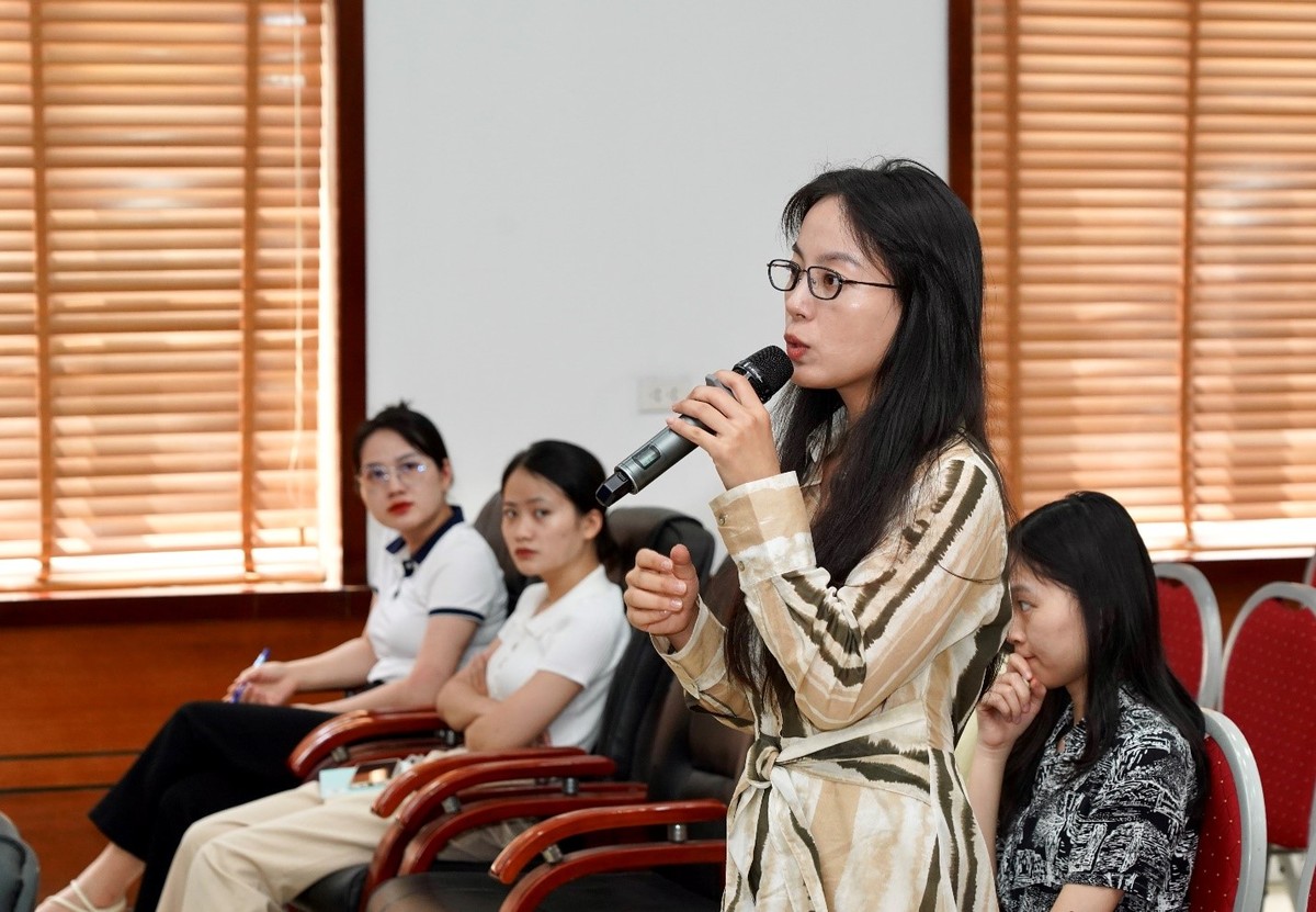 Cổ đông đặt câu hỏi cho HĐQT. Cổ đông đặt câu hỏi cho HĐQT.