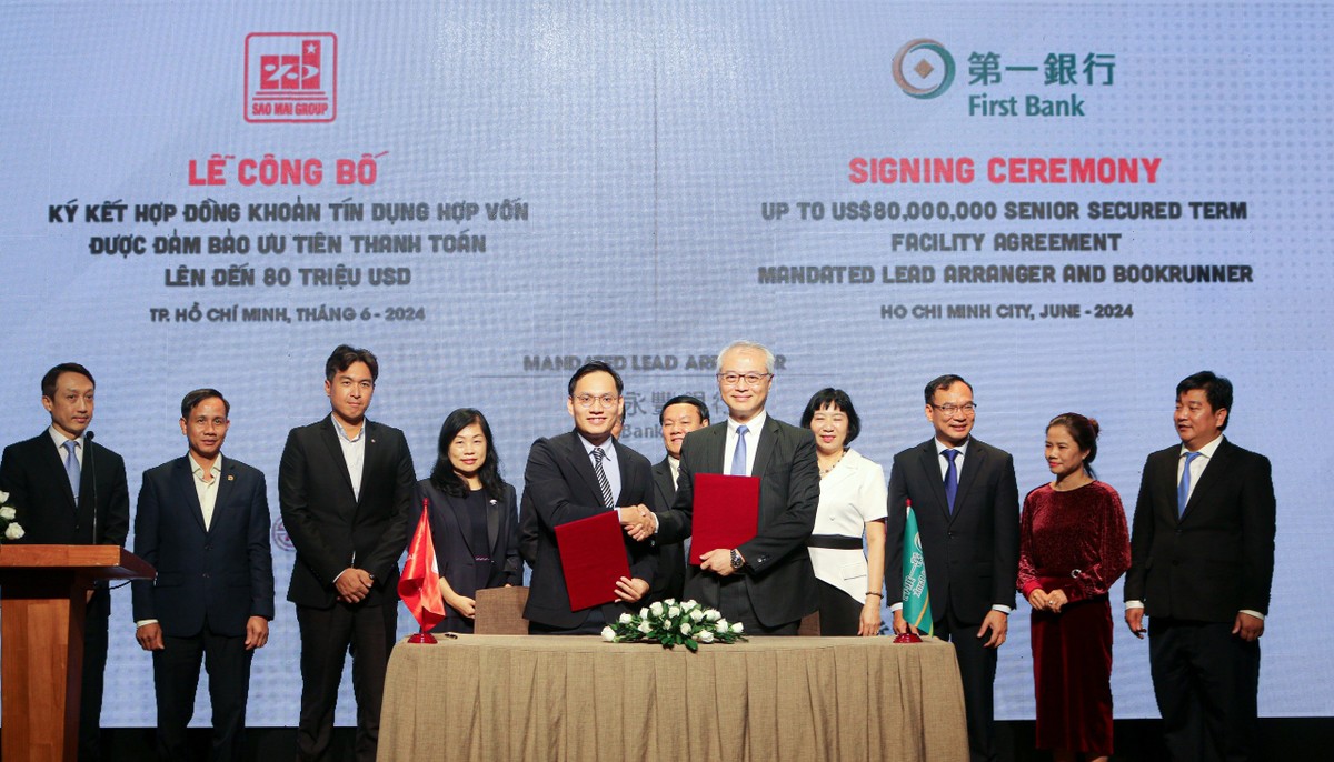 Nghi thức ký kết hợp đồng tín dụng hợp vốn lên đến 80 triệu USD giữa Sao Mai Group và Ngân hàng First Commercial Bank.