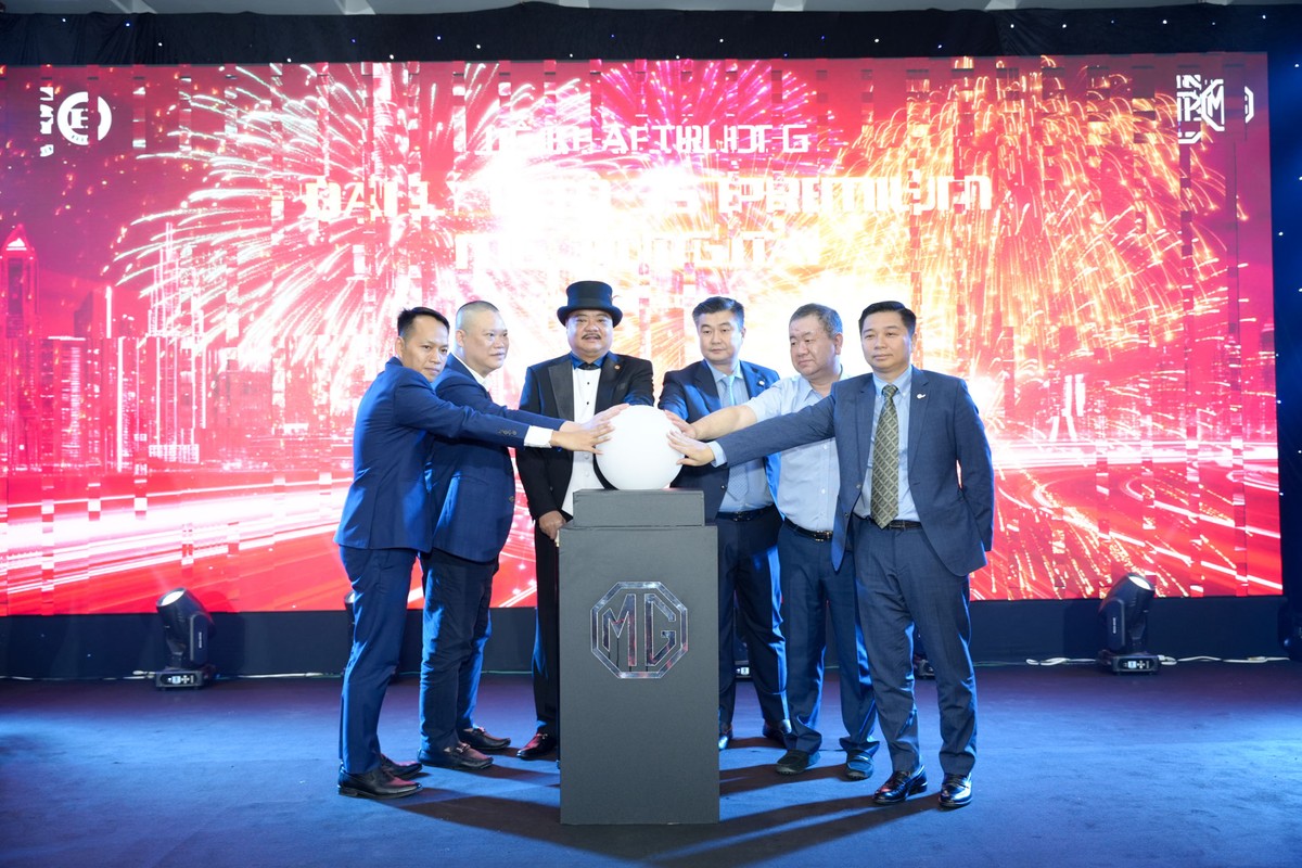 Lãnh đạo SAIC Motor Việt Nam, lãnh đạo Haxaco Group trong lễ khai trương MG Đồng Nai.