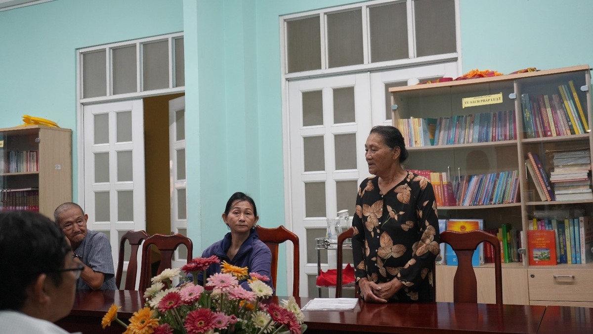 Cô Nguyễn Thị Kim Trung đại diện các gia đình chính sách gửi lời cảm ơn đến Công ty Tân Hiệp Phát.