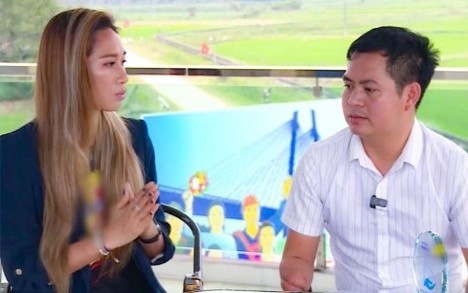 Anh Lê Văn Tuấn (Nghệ An) khởi nghiệp với cửa hàng sửa chữa điện thoại, dạy nghề cho nhiều lao động địa phương