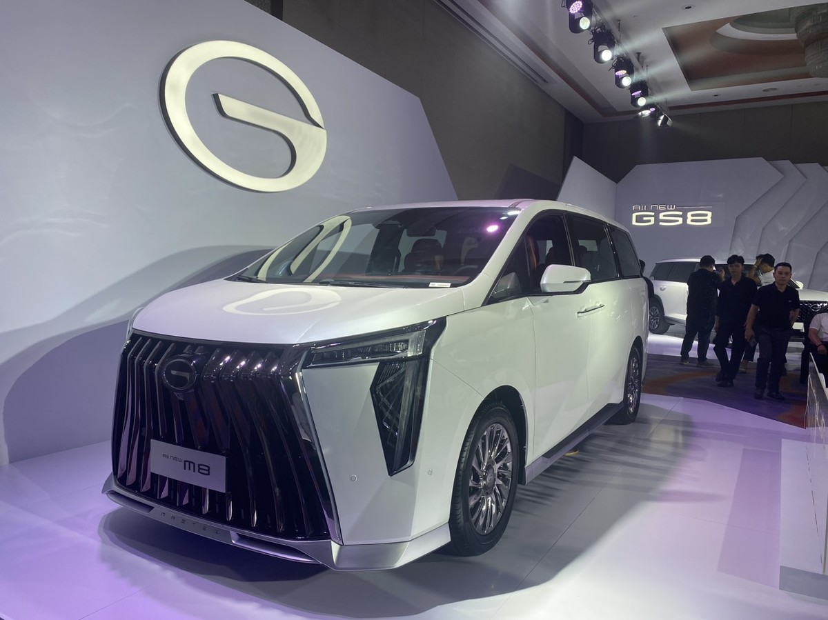 Không gian nội thất của All-New M8 được trang bị chất liệu cao cấp, ghế lái điều chỉnh 12 hướng. Giá bán All-New M8 từ 1,699 - 2,199 tỷ đồng.. Không gian nội thất của All-New M8 được trang bị chất liệu cao cấp, ghế lái điều chỉnh 12 hướng. Giá bán All-New M8 từ 1,699 - 2,199 tỷ đồng..