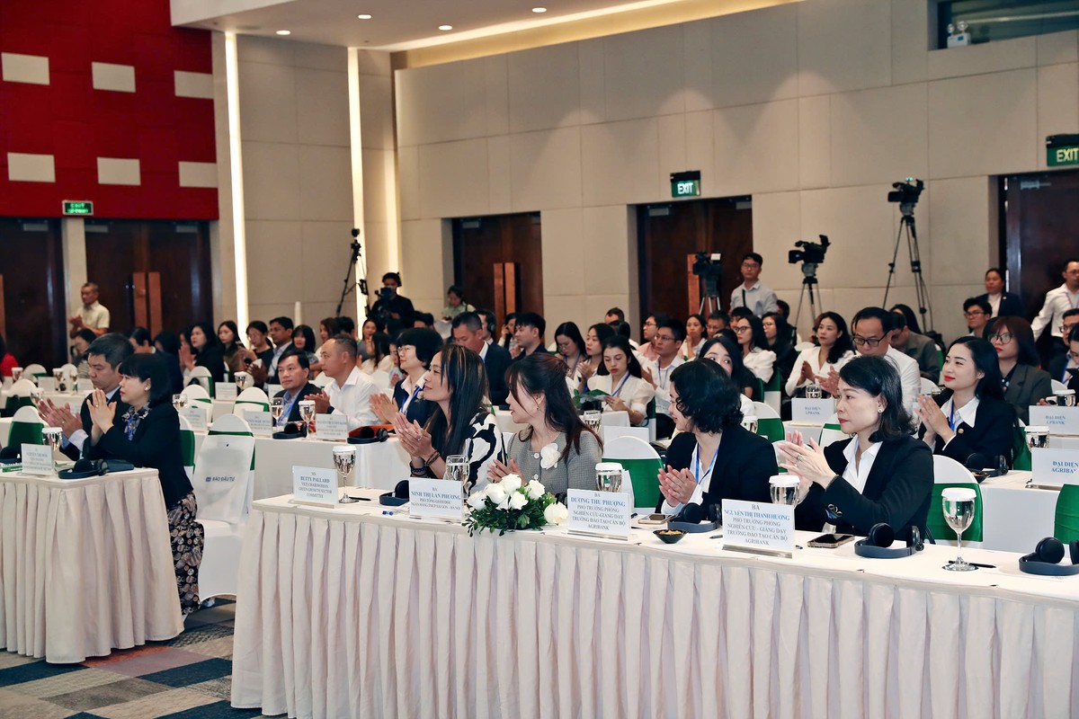 Các tổ chức tín dụng đã nhận thức được tầm quan trọng của việc thực hành ESG trong hoạt động ngân hàng, từ đó chủ động nghiên cứu, xây dựng, hoàn thiện hệ thống ESG một cách toàn diện hơn. Ảnh Dũng Minh.