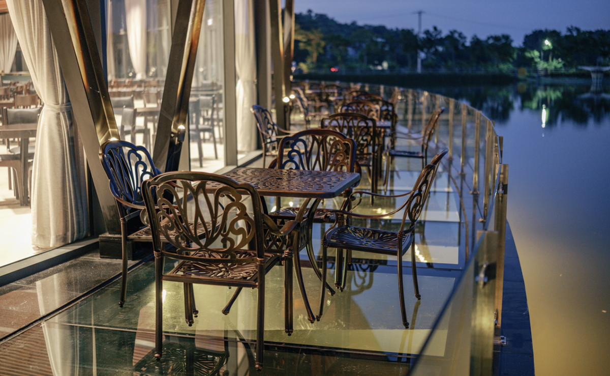 Nhà hàng Pearl Restaurant lựa chọn cho bữa ăn tối đầy lãng mạn.