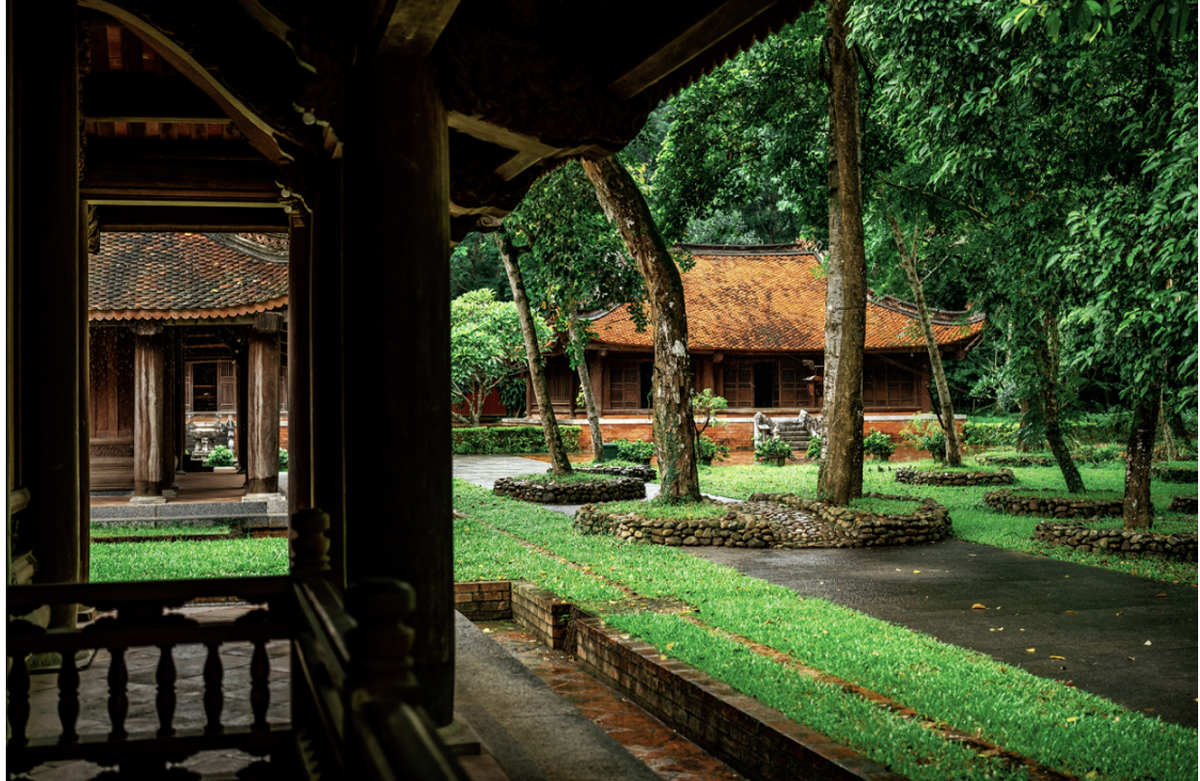 Lam Kinh - di tích lịch sử gần kề.