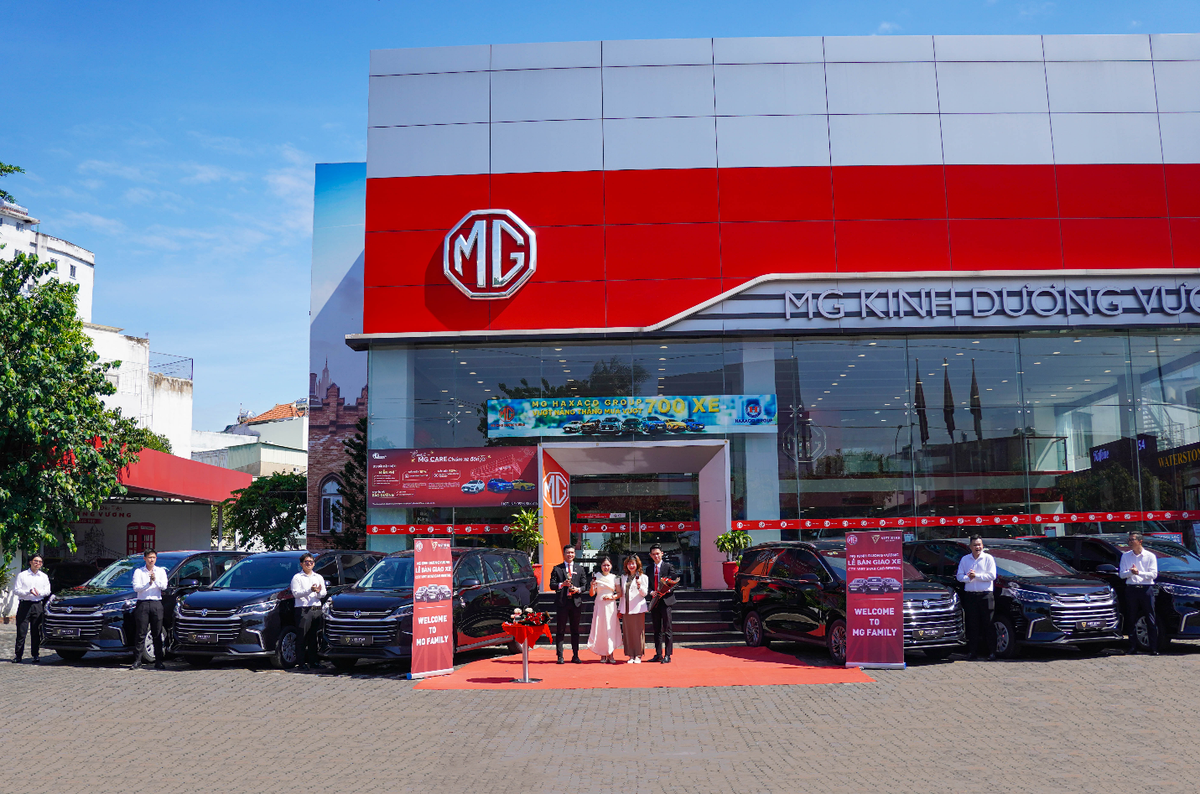 Lễ bàn giao lô xe G50 đầu tiên cho công ty Viet Star Car Rental