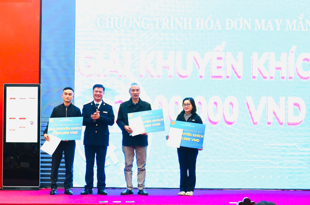 Chương trình “Lựa chọn hóa đơn may mắn” quý I/2025 và quý II/2025 đã chọn ra 38 cá nhân có hóa đơn may mắn được nhận giải thưởng, tổng trị giá 400 triệu đồng.