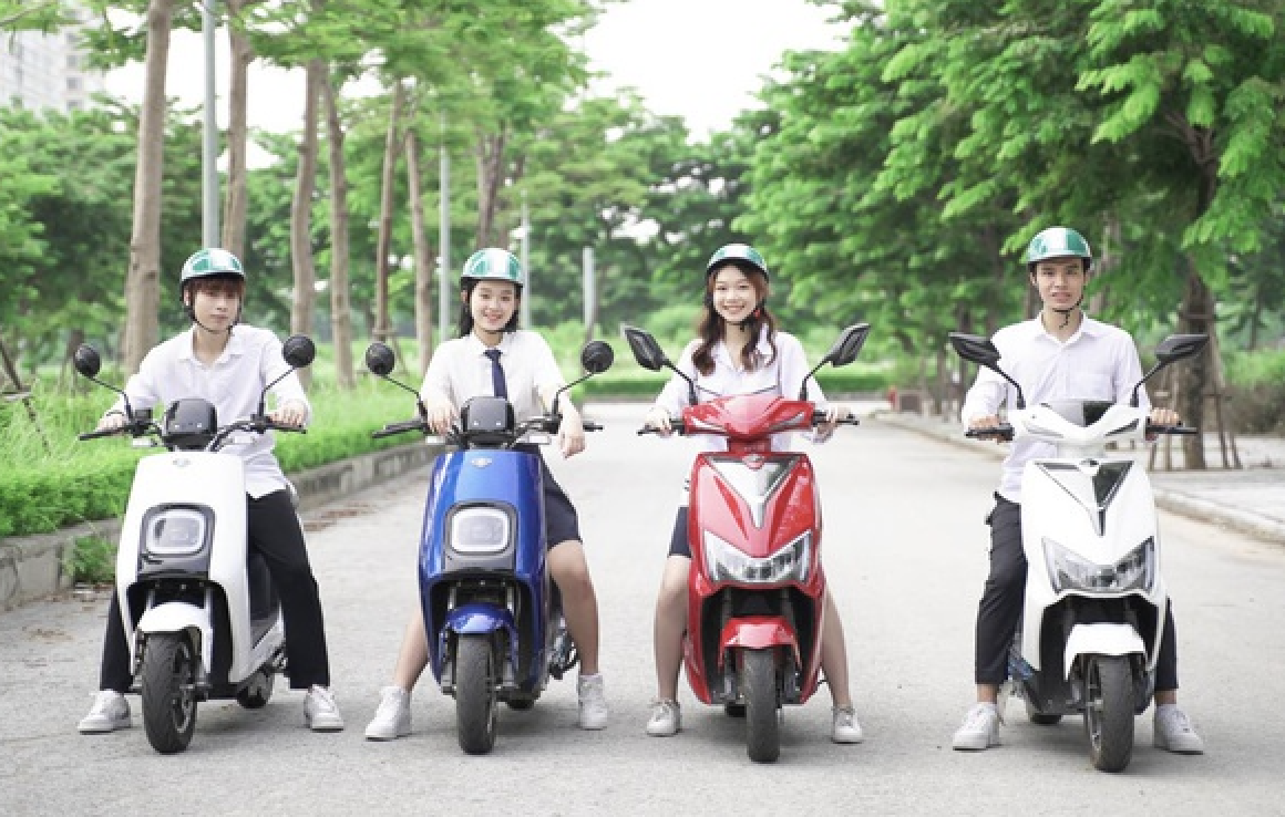Xe máy điện EVGO với bộ tứ thay thế xe xăng.
