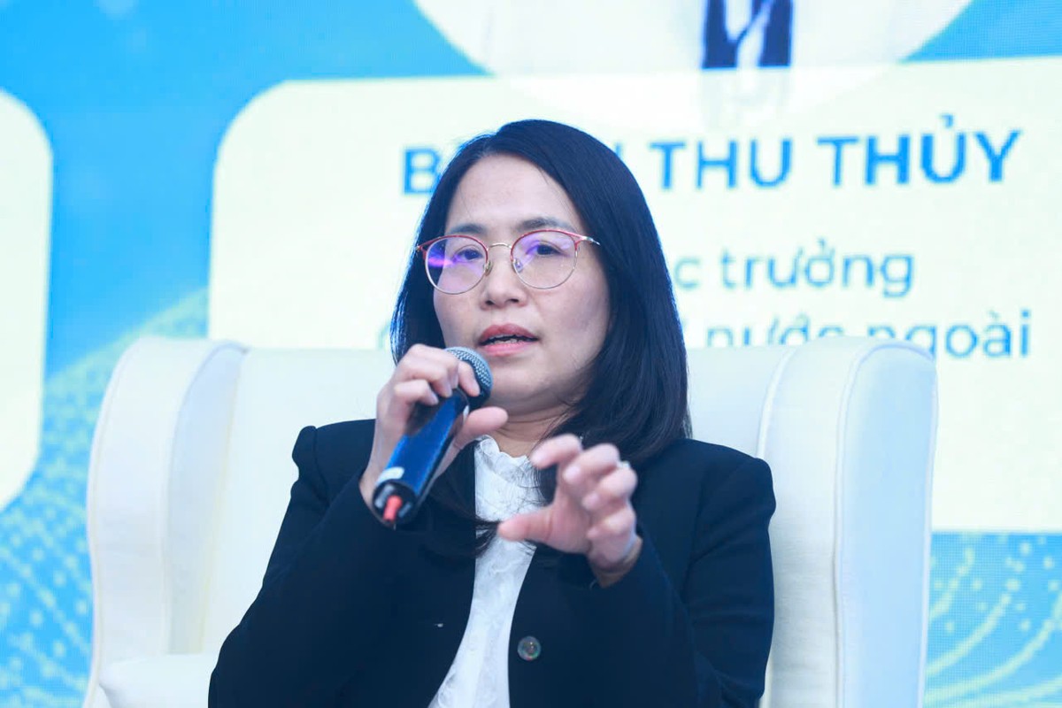 Bà Bùi Thu Thủy, Phó cục trưởng Cục Đầu tư nước ngoài, Bộ Tài chính chia sẻ tại toạ đàm do Báo Tài chính- Đầu tư tổ chức. Ảnh Chí Cường.