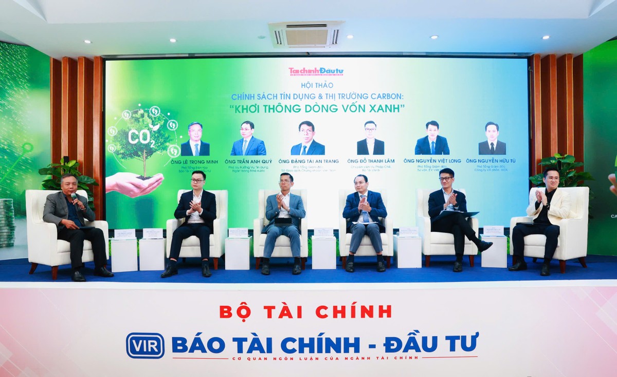 Tại hội thảo các vị diễn giả cho rằng để chuyển đổi xanh thực sự trở thành động lực tăng trưởng, doanh nghiệp cần một hệ sinh thái tài chính đủ dài hơi. Ảnh Chí Cường.