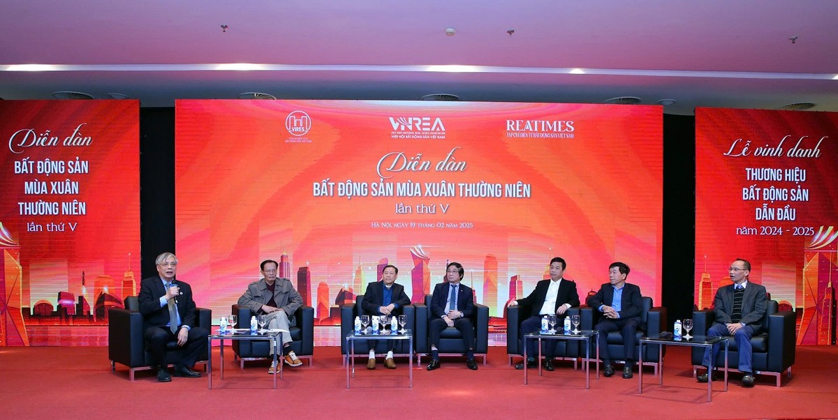 Các chuyên gia trao đổi tại Diễn đàn.