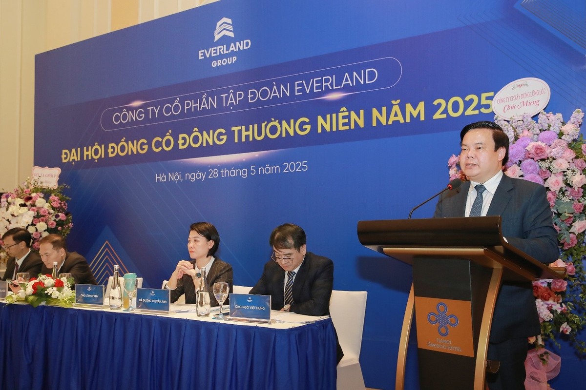 Ông Lê Đình Vinh - Chủ tịch Tập đoàn phát biểu tại Đại hội