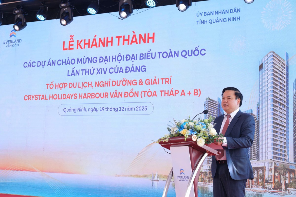Ông Lê Đình Vinh, Chủ tịch HĐQT Everland Group kiêm Tổng giám đốc Công ty cổ phần Everland Vân Đồn phát biểu tại buổi lễ. Ảnh: Việt Dương