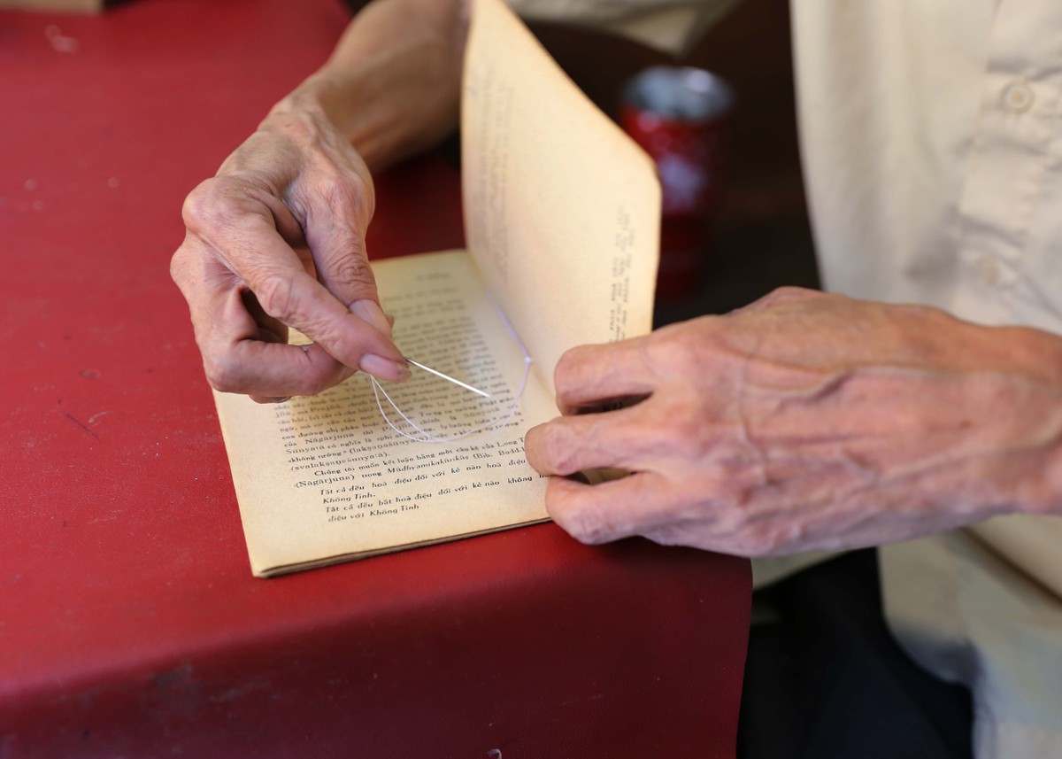 Người “hồi sinh” sách cũ cuối cùng tại Sài Gòn ảnh 6