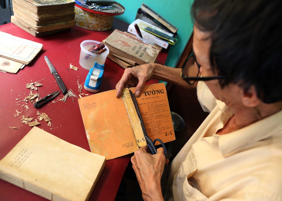 Người “hồi sinh” sách cũ cuối cùng tại Sài Gòn ảnh 7