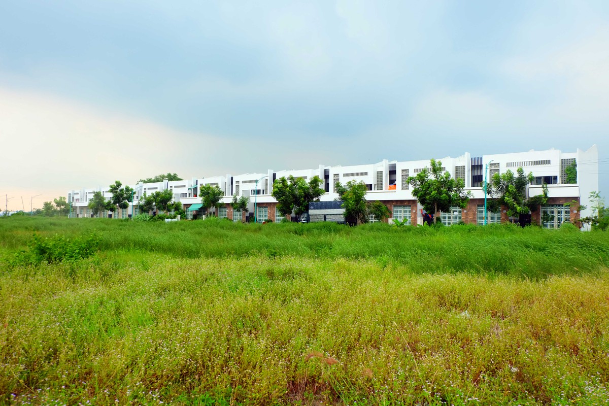 Những dự án vắng bóng người tại Long An ảnh 6