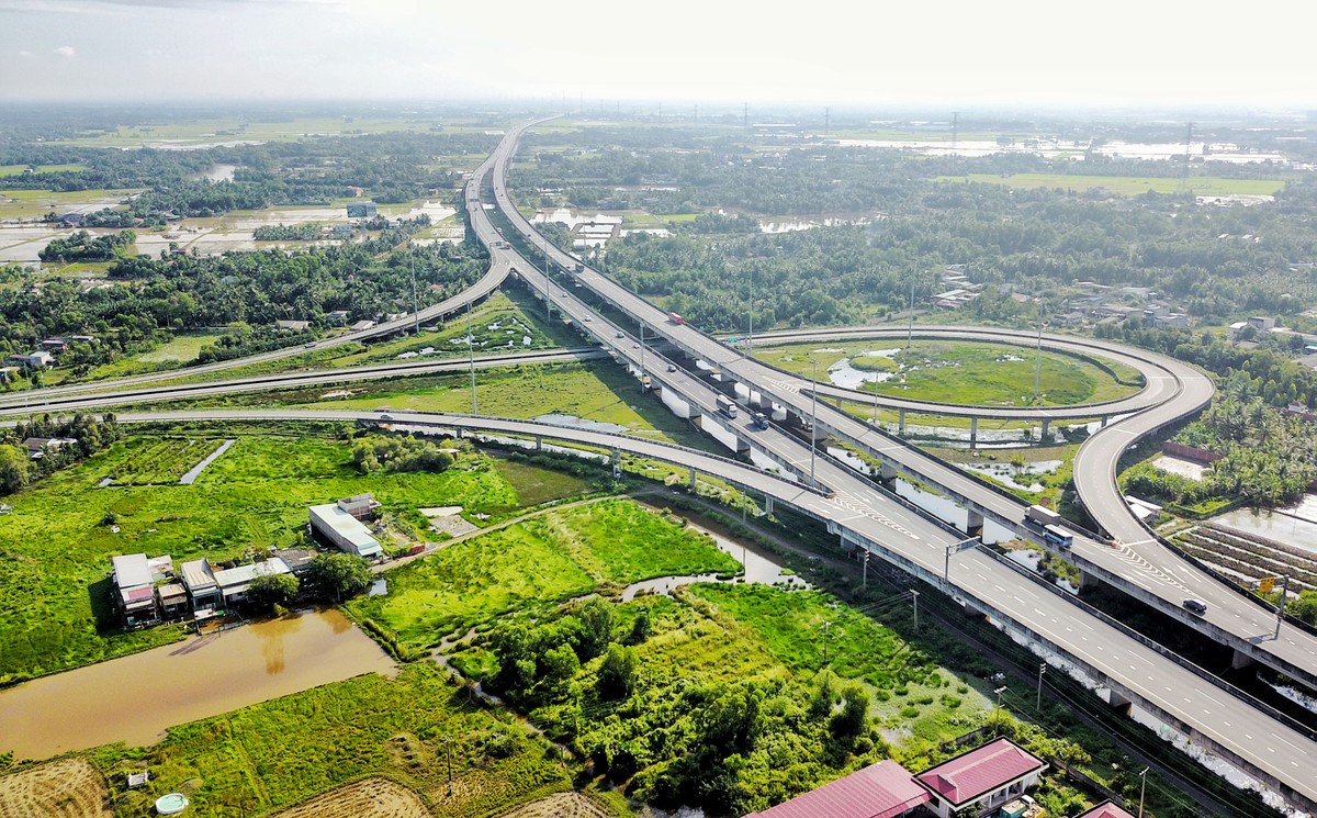 Long An đang dần "thay da đổi thịt" với sự đầu tư về cơ sở hạ tầng .