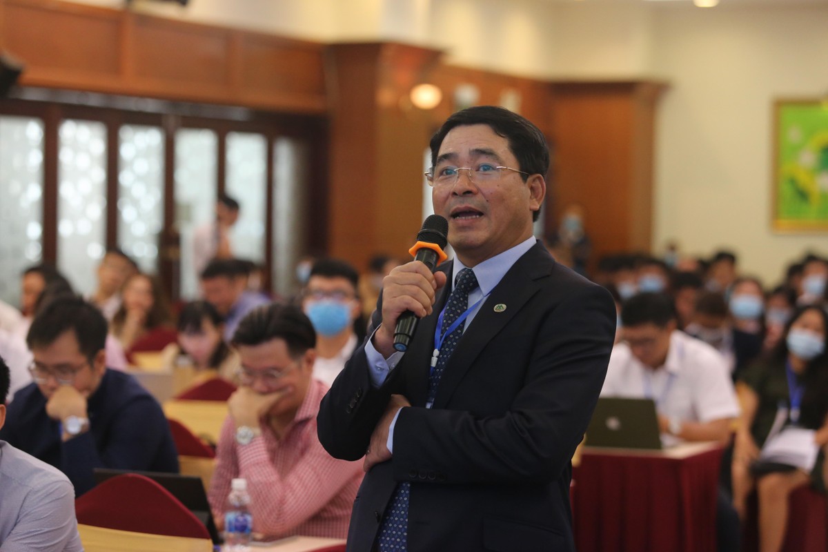 Ông Bùi Khắc Sơn, Chủ tịch HĐQT Công ty cổ phần Đầu tư và Xây dựng Xuân Mai đề xuất áp dụng công nghệ vào xây dựng để giảm giá nhà. (Ảnh: Việt Dũng)