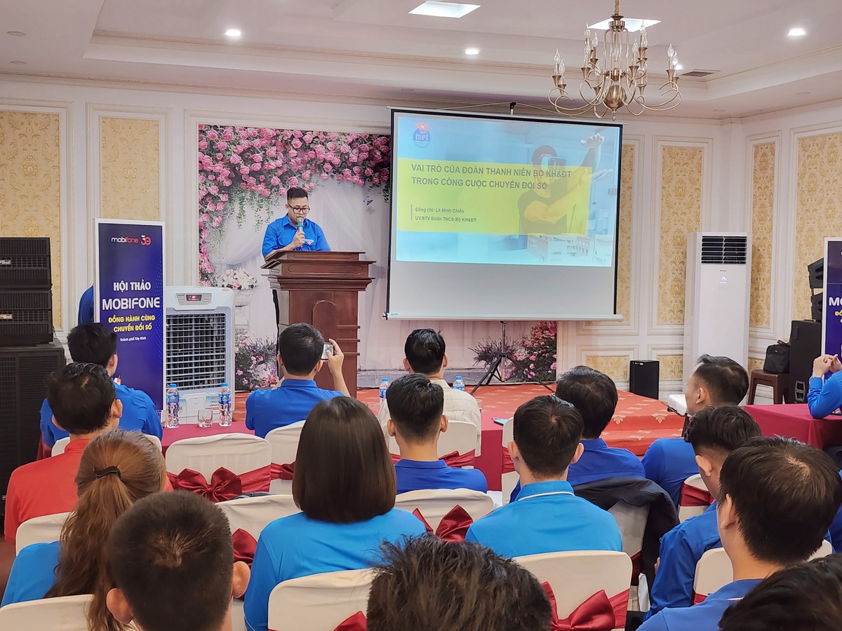 Buổi nói chuyện về nội dung tuổi trẻ tiên phong trong chuyển đối số giữa đoàn viên 2 đơn vị