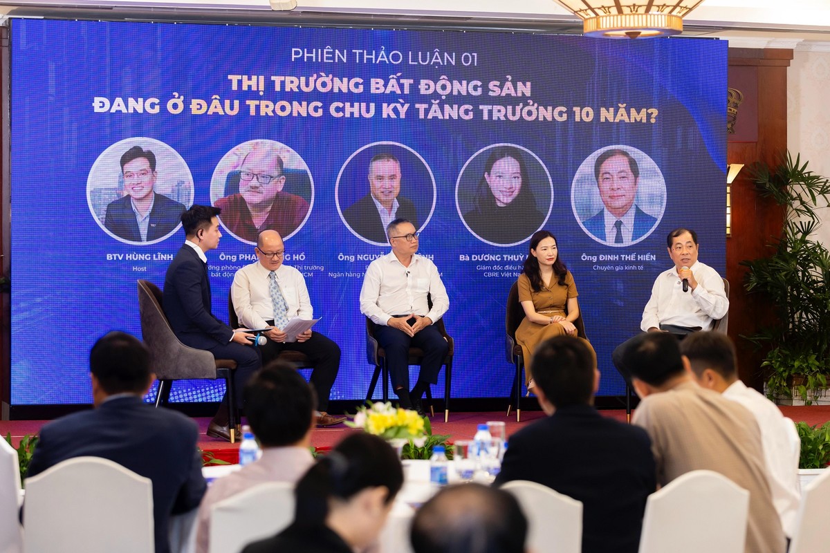 Các chuyên gia chia sẻ tại buổi toạ đàm.