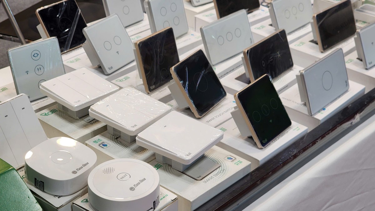 Thiết bị công tắc và điều khiển thông minh của Công ty Rạng Đông tại triển lãm