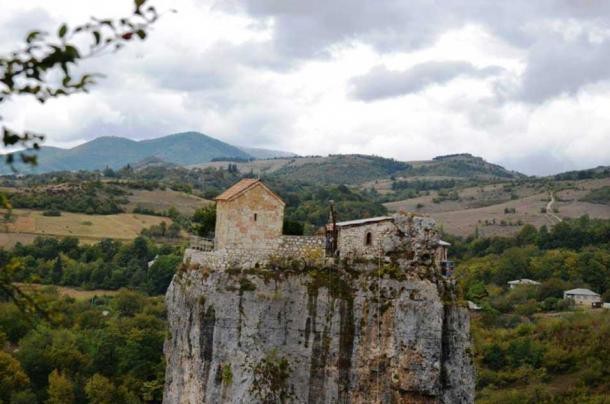 'Cột đá của Sự sống' ảnh 2