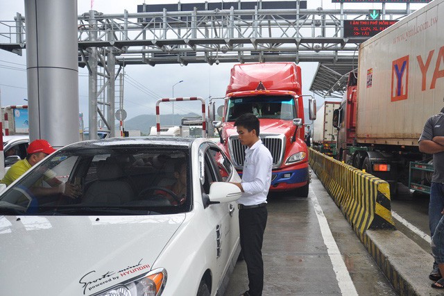 Tài xế đòi thối lại 100 đồng, BOT Ninh An ở Khánh Hòa xả trạm ảnh 1