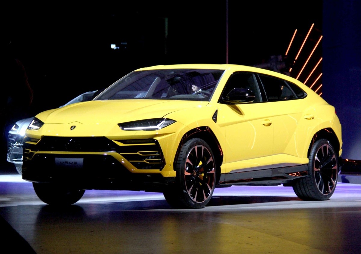 Lamborghini Urus ra mắt - siêu SUV và cuộc chơi lợi nhuận ảnh 2