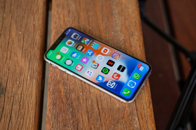 Những tính năng iPhone X 'đi sau' smartphone Galaxy ảnh 3