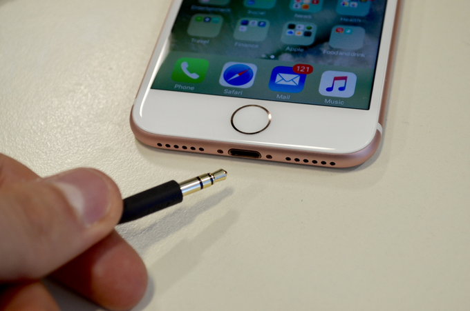 Những tính năng iPhone X 'đi sau' smartphone Galaxy ảnh 4