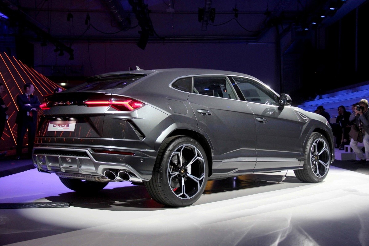 Lamborghini Urus ra mắt - siêu SUV và cuộc chơi lợi nhuận ảnh 4