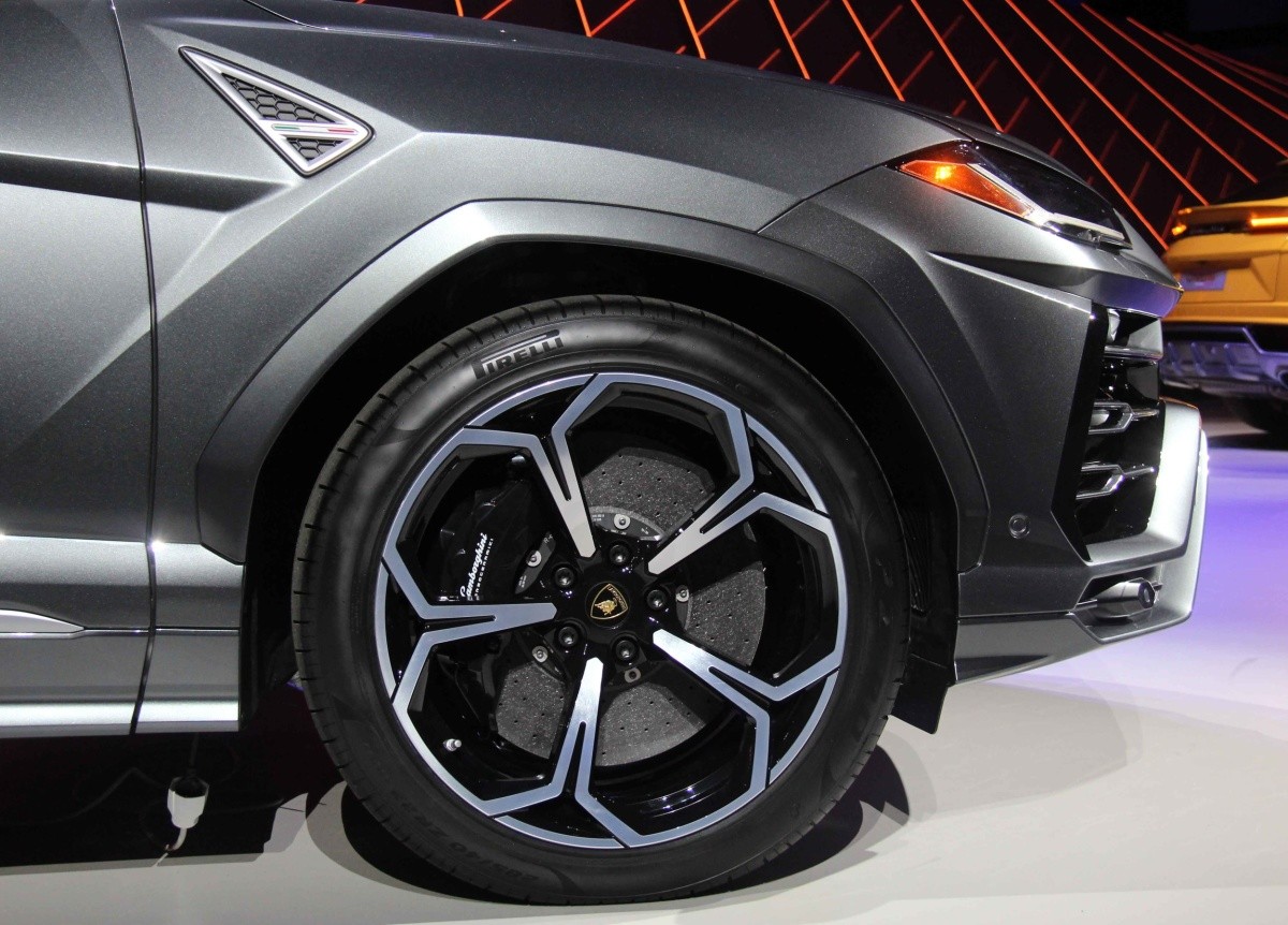 Lamborghini Urus ra mắt - siêu SUV và cuộc chơi lợi nhuận ảnh 5