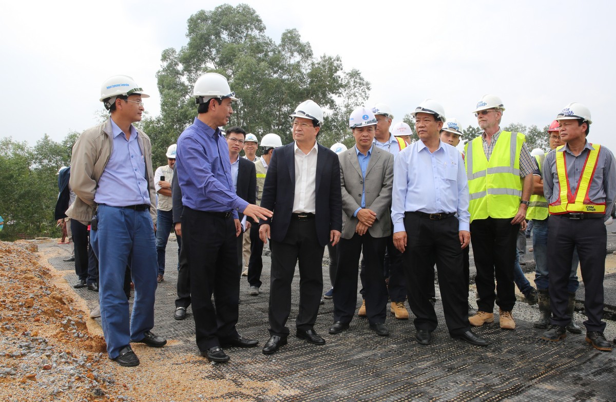 Đẩy nhanh tiến độ hoàn thành tuyến cao tốc Đà Nẵng - Quảng Ngãi ảnh 1