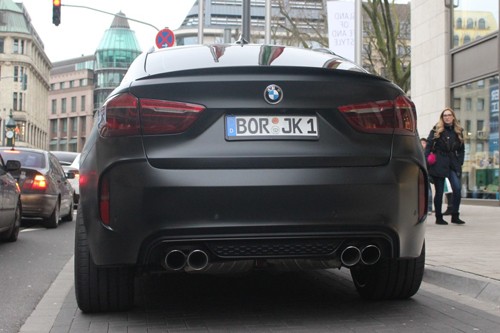 Vì sao ôtô hạng sang ở châu Âu không gắn tên xe ảnh 1