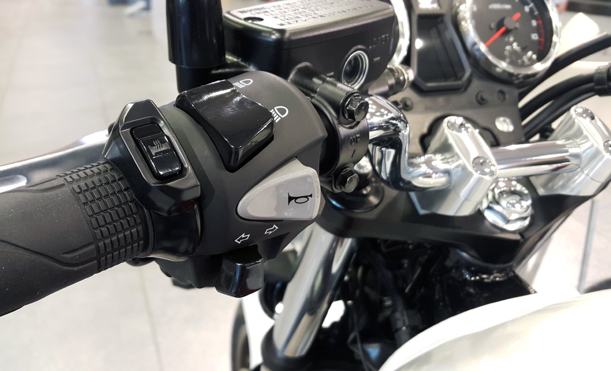 Huyền thoại Honda CB1300 2018 giá 12.000 USD ảnh 9