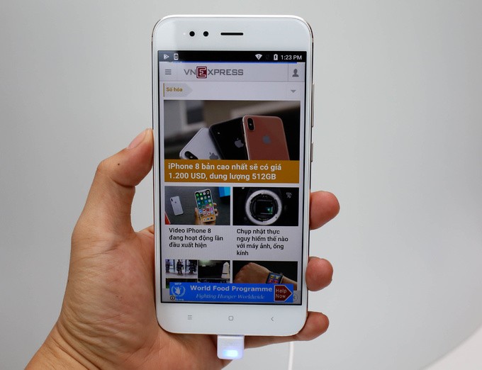 7 smartphone tầm trung nổi bật nửa cuối năm 2017 ảnh 7