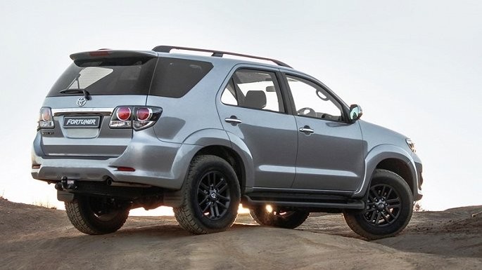 Bị khan hàng, đại lý thổi giá Fortuner hơn 100 triệu đồng ảnh 1