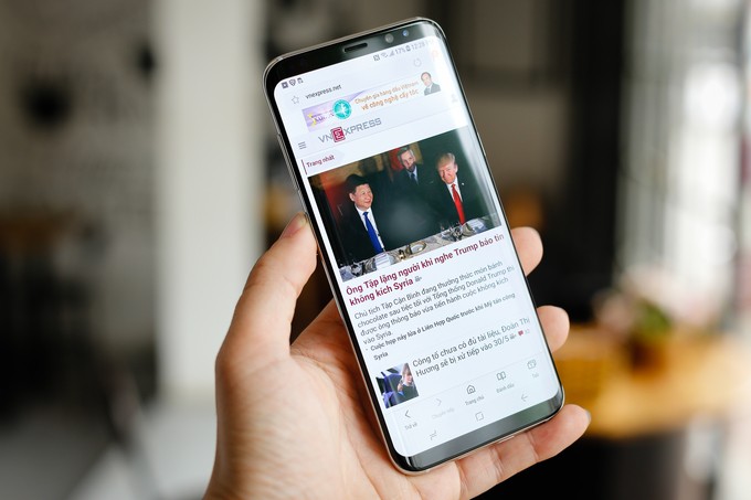 5 smartphone cao cấp giá tốt dịp cuối năm ảnh 4