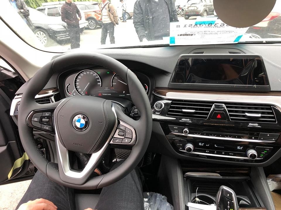Xe sang BMW serie 5 thế hệ mới đầu tiên về Việt Nam ảnh 3
