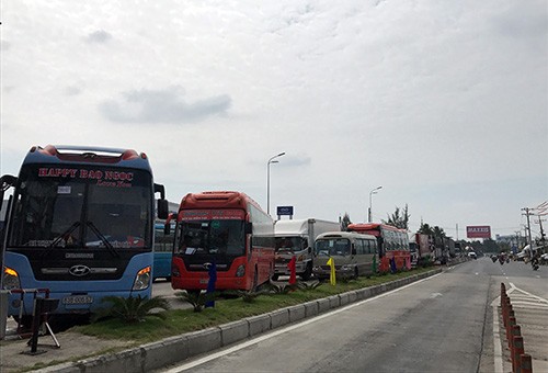 Tài xế dàn ôtô chặn ngang trạm BOT Cần Thơ - Phụng Hiệp ảnh 2