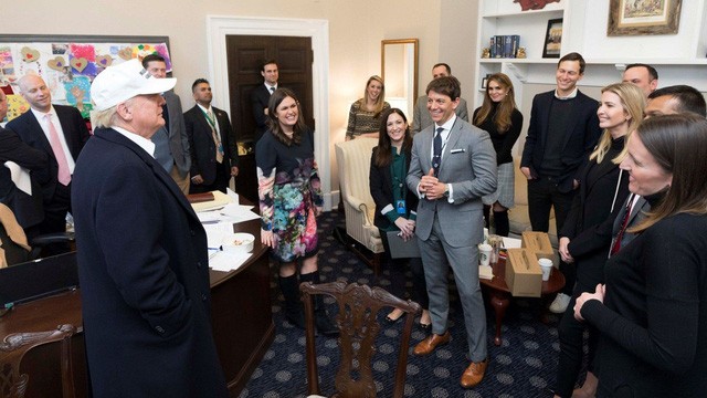 Bức ảnh gây “bão” mạng của ông Trump trong những ngày chính phủ đóng cửa ảnh 2