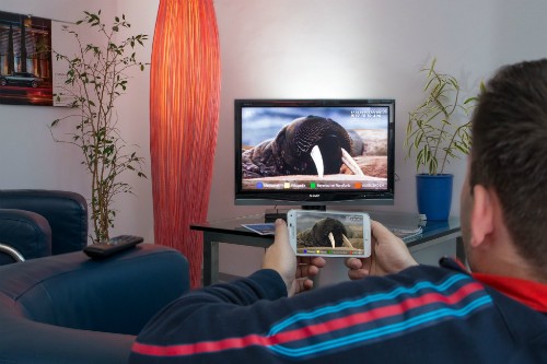 Vì sao khi xem trực tiếp bóng đá, có TV nhanh, có TV chậm ảnh 2