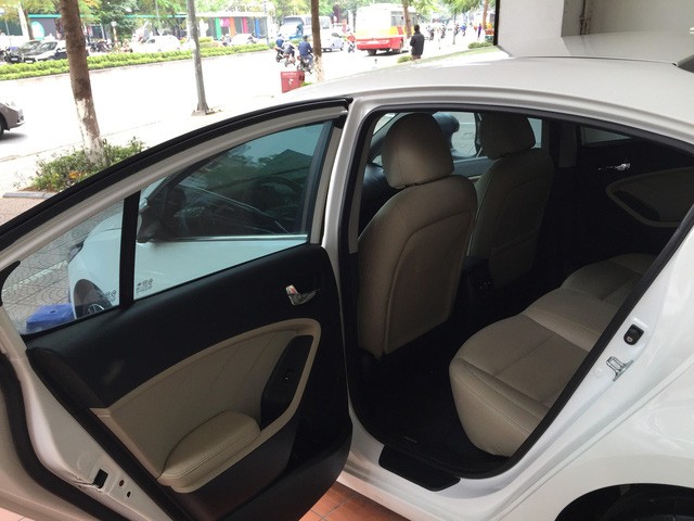 Dân quyết chờ xe miễn thuế, xe cũ ế sưng, đại lý đóng cửa đi xem U23 Việt Nam đá bóng ảnh 1